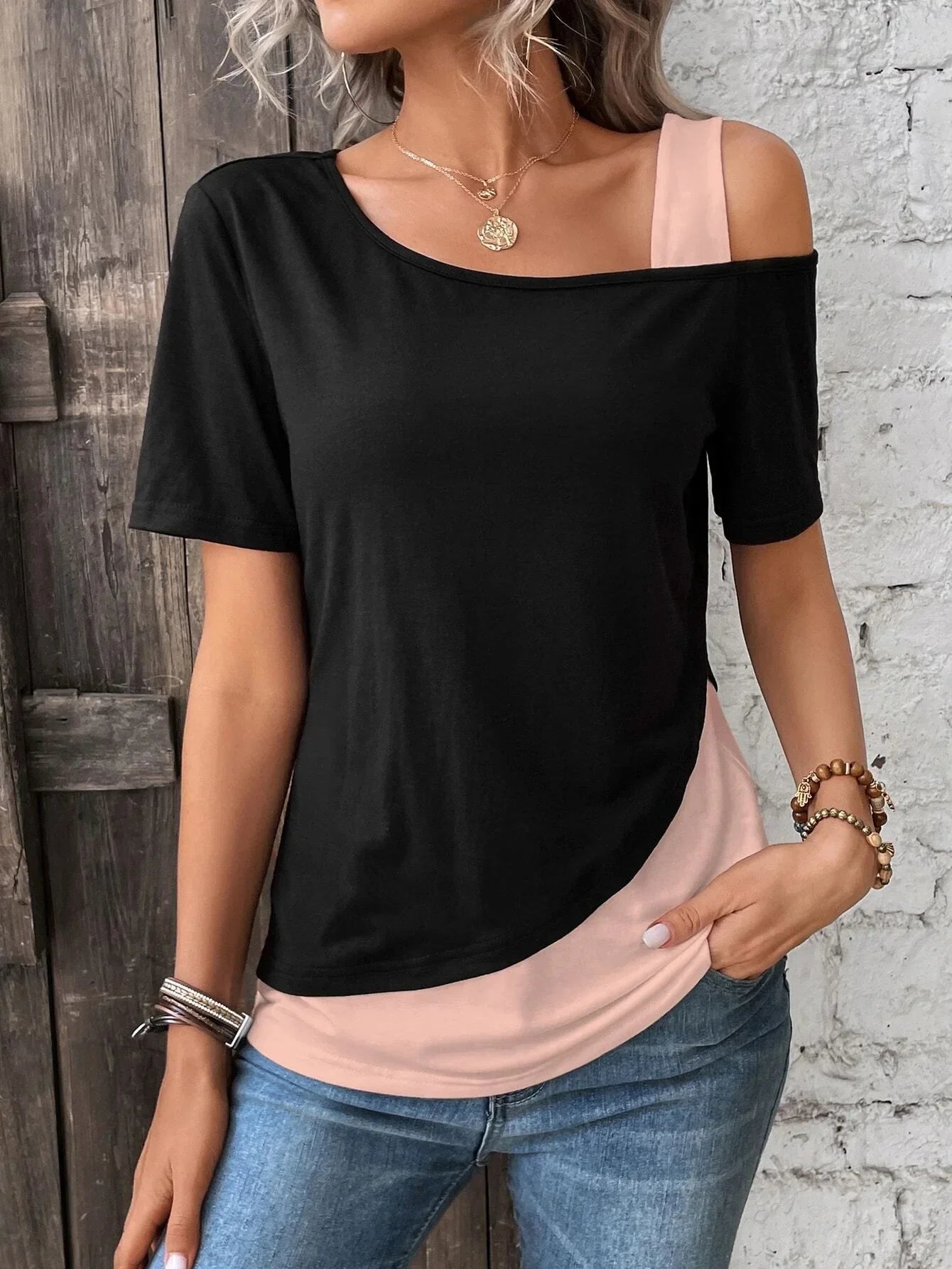 Jolijn | Chic Color Block Off-Shoulder Top