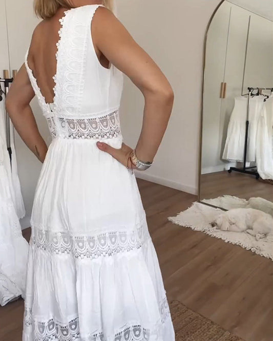 CLARISSA | ELEGANT LACE DRESS WITH V-NECK