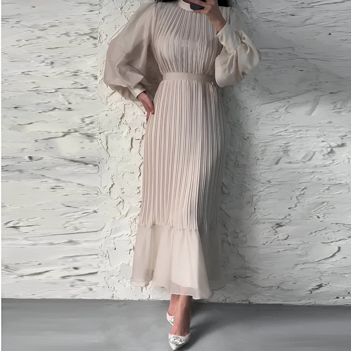 Ylva™ – Elegant and Timeless Pleated Dress