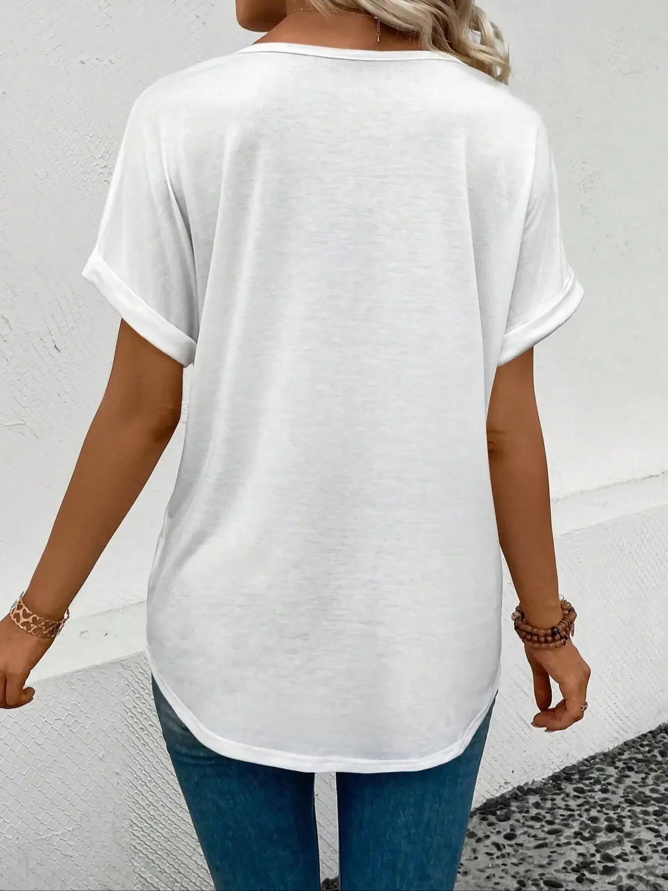 Elara | Chic Comfort V-Neck T-Shirt