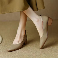 Mollie | Classic Pumps
