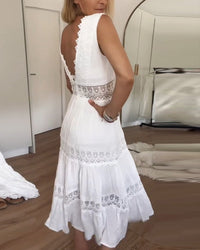 CLARISSA | ELEGANT LACE DRESS WITH V-NECK