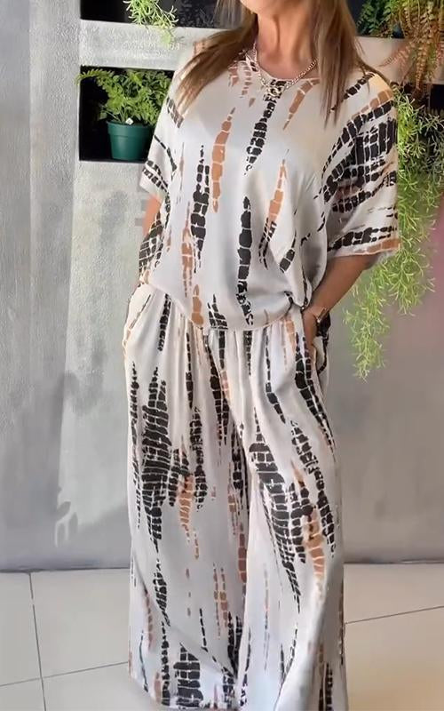 Casual two-piece satin suit with a round neckline