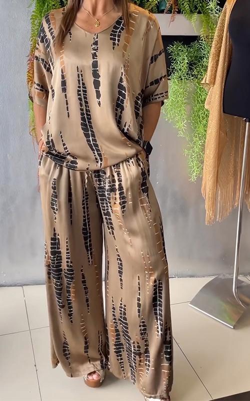 Casual two-piece satin suit with a round neckline