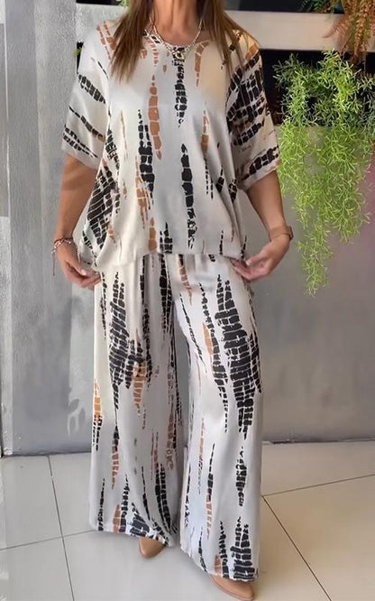 Casual two-piece satin suit with a round neckline
