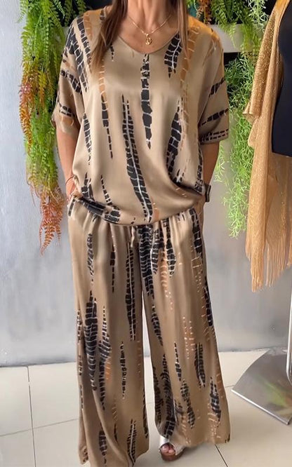 Casual two-piece satin suit with a round neckline