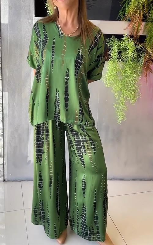 Casual two-piece satin suit with a round neckline
