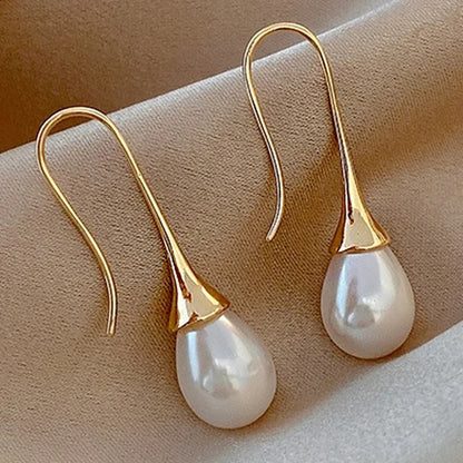 Helena Classic Pearl Earrings