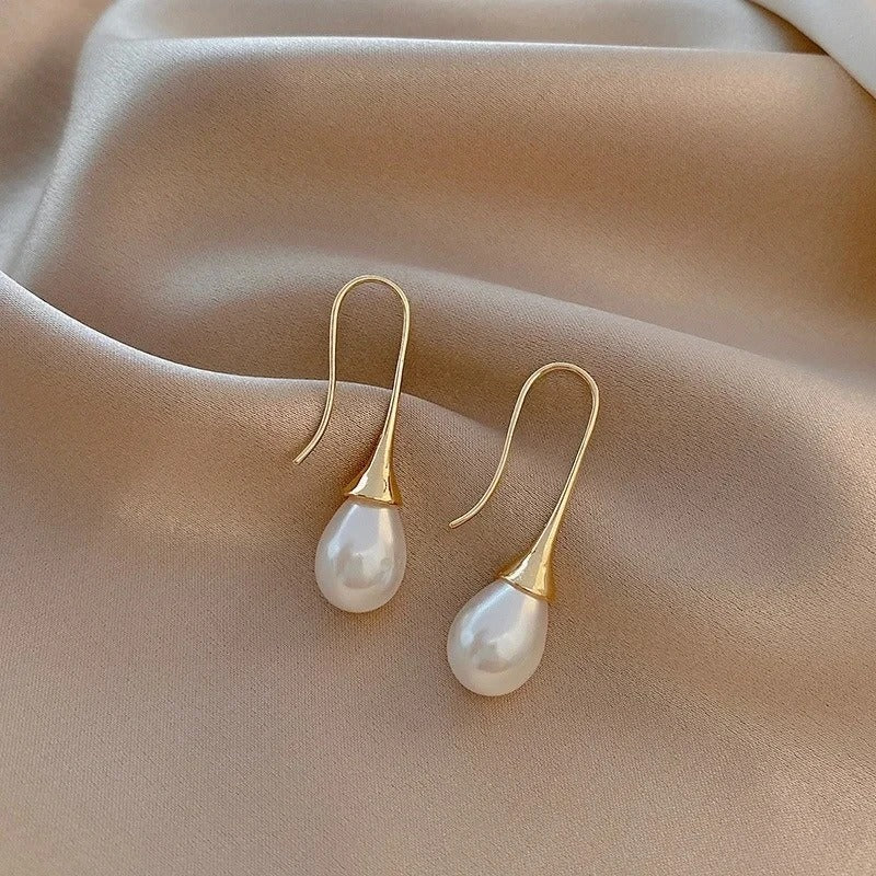 Helena Classic Pearl Earrings